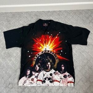 Led Zeppelin black and red button up shirt from 2003  Size XXL